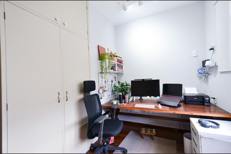 Casa à venda com 320m², 6 quartos e 5 vagasEscritório