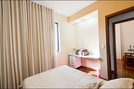 Casa à venda com 320m², 6 quartos e 5 vagasSemi Suite 1