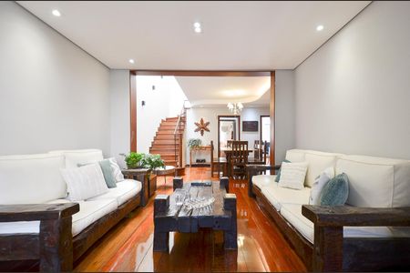 Casa à venda com 320m², 6 quartos e 5 vagasSala de Estar