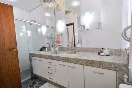 Casa à venda com 320m², 6 quartos e 5 vagasBanheiro Suite