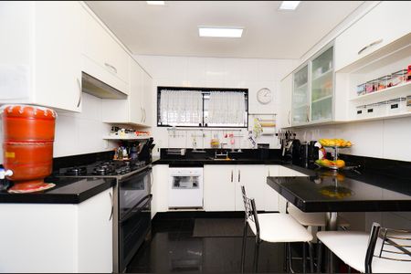 Casa à venda com 320m², 6 quartos e 5 vagasCozinha