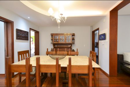 Casa à venda com 320m², 6 quartos e 5 vagasSala de Jantar