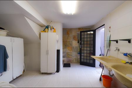 Casa à venda com 320m², 6 quartos e 5 vagasLavanderia