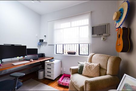 Casa à venda com 320m², 6 quartos e 5 vagasEscritório