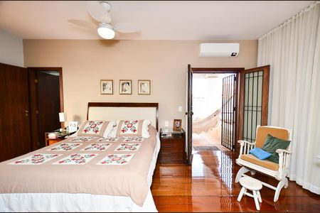 Casa à venda com 320m², 6 quartos e 5 vagasSuite