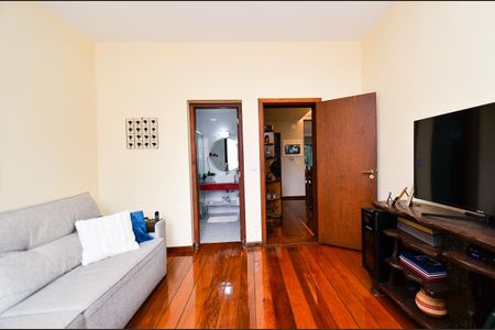 Casa à venda com 320m², 6 quartos e 5 vagasSala de TV