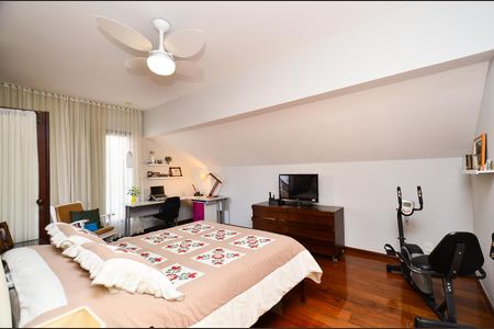 Casa à venda com 320m², 6 quartos e 5 vagasSuite