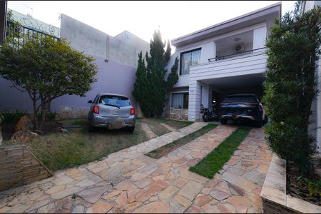 Casa à venda com 320m², 6 quartos e 5 vagasGaragem