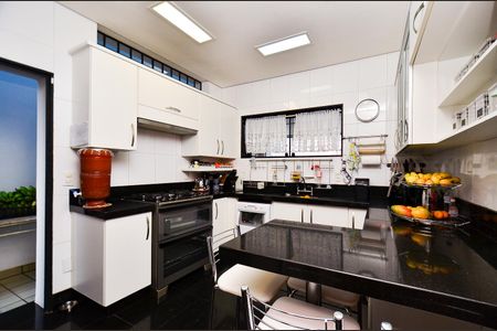 Casa à venda com 320m², 6 quartos e 5 vagasCozinha