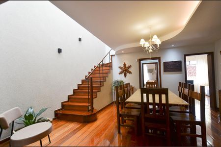 Casa à venda com 320m², 6 quartos e 5 vagasSala de Jantar