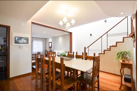 Casa à venda com 320m², 6 quartos e 5 vagasSala de Jantar