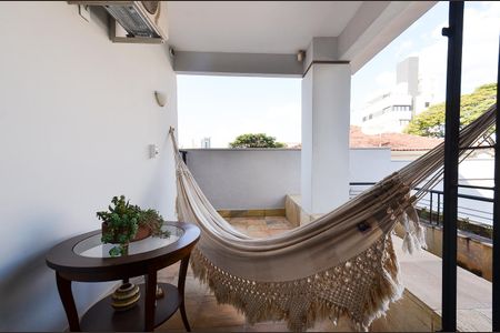 Casa à venda com 320m², 6 quartos e 5 vagasVaranda Suite