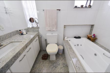 Casa à venda com 320m², 6 quartos e 5 vagasBanheiro Suite