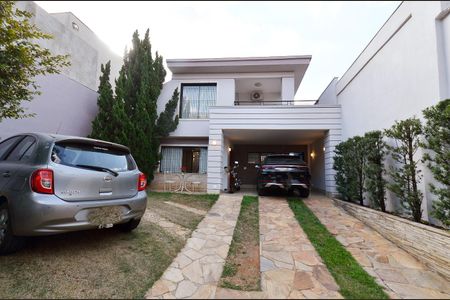 Casa à venda com 320m², 6 quartos e 5 vagasGaragem