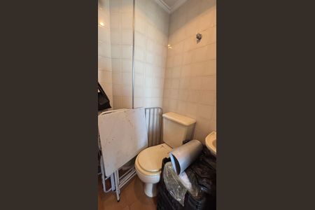 Apartamento à venda com 140m², 3 quartos e 2 vagas Apartamento à venda com 140m², 3 quartos e 2 vagasBanheiro da Área de Serviço