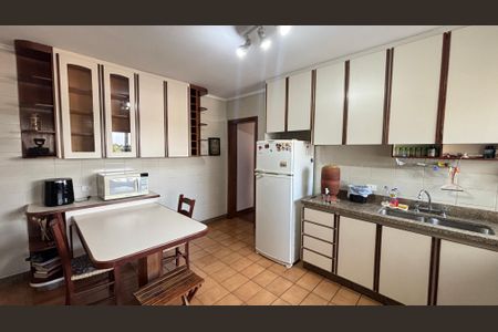 Apartamento à venda com 140m², 3 quartos e 2 vagas Apartamento à venda com 140m², 3 quartos e 2 vagasCozinha