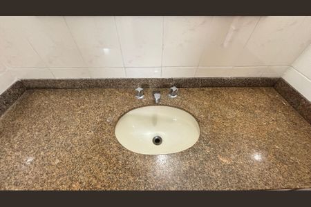 Apartamento à venda com 140m², 3 quartos e 2 vagas Apartamento à venda com 140m², 3 quartos e 2 vagasBanheiro da Suíte