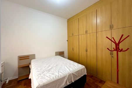 Quarto 1 de apartamento para alugar com 2 quartos, 53m² em Laranjeiras, Rio de Janeiro