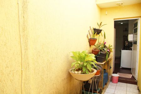 Casa para alugar com 170m², 4 quartos e 2 vagasCorredor acesso a garagem