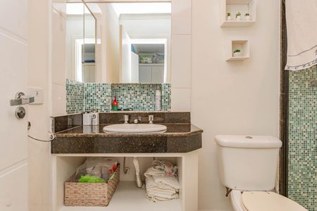 Casa à venda com 150m², 3 quartos e 3 vagasBanheiro da Suíte 2