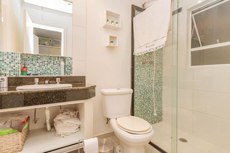 Casa à venda com 150m², 3 quartos e 3 vagasBanheiro da Suíte 2