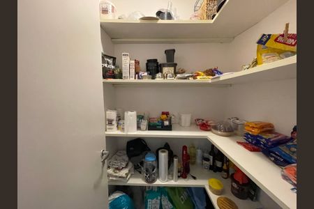 Apartamento à venda com 170m², 4 quartos e 3 vagas Apartamento à venda com 170m², 4 quartos e 3 vagasDespensa