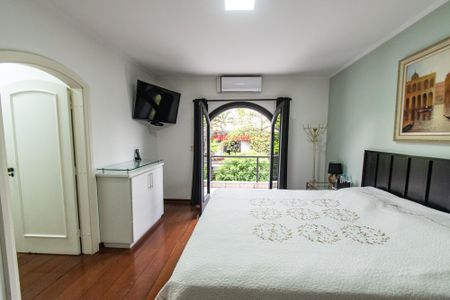 Casa à venda com 220m², 3 quartos e 8 vagas Casa à venda com 220m², 3 quartos e 8 vagasSuíte 3