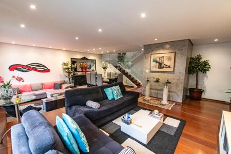 Casa à venda com 220m², 3 quartos e 8 vagas Casa à venda com 220m², 3 quartos e 8 vagasSala