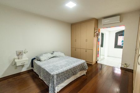 Casa à venda com 220m², 3 quartos e 8 vagas Casa à venda com 220m², 3 quartos e 8 vagasSuíte 1
