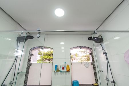 Casa à venda com 220m², 3 quartos e 8 vagas Casa à venda com 220m², 3 quartos e 8 vagasBanheiro da suíte 3