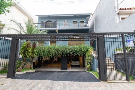 Casa à venda com 220m², 3 quartos e 8 vagas Casa à venda com 220m², 3 quartos e 8 vagasFachada