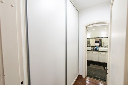 Casa à venda com 220m², 3 quartos e 8 vagas Casa à venda com 220m², 3 quartos e 8 vagasCloset da suíte 3