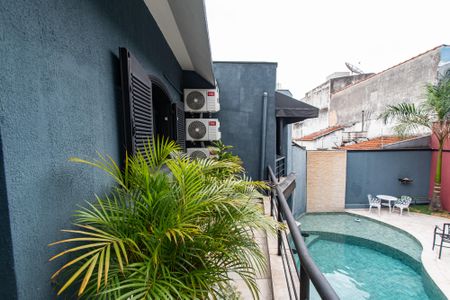 Casa à venda com 220m², 3 quartos e 8 vagas Casa à venda com 220m², 3 quartos e 8 vagasVaranda da suíte 2