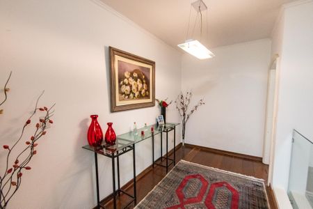 Casa à venda com 220m², 3 quartos e 8 vagas Casa à venda com 220m², 3 quartos e 8 vagasCorredor