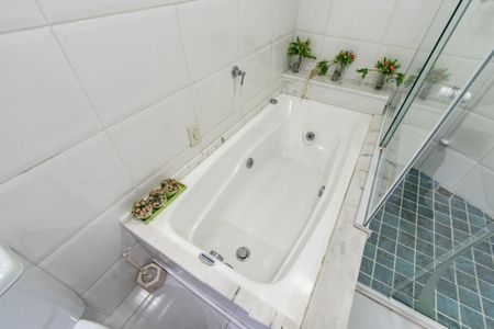 Casa à venda com 220m², 3 quartos e 8 vagas Casa à venda com 220m², 3 quartos e 8 vagasBanheiro da suíte 1