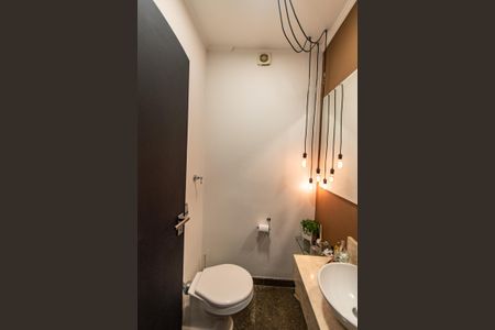 Casa à venda com 220m², 3 quartos e 8 vagas Casa à venda com 220m², 3 quartos e 8 vagasLavabo