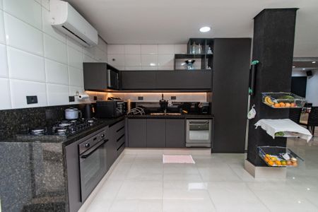 Casa à venda com 220m², 3 quartos e 8 vagas Casa à venda com 220m², 3 quartos e 8 vagasCozinha