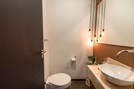 Casa à venda com 220m², 3 quartos e 8 vagas Casa à venda com 220m², 3 quartos e 8 vagasLavabo