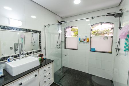 Casa à venda com 220m², 3 quartos e 8 vagas Casa à venda com 220m², 3 quartos e 8 vagasBanheiro da suíte 3