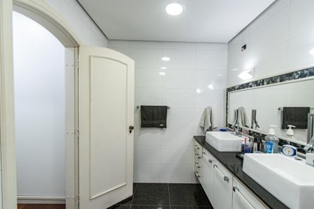 Casa à venda com 220m², 3 quartos e 8 vagas Casa à venda com 220m², 3 quartos e 8 vagasBanheiro da suíte 3