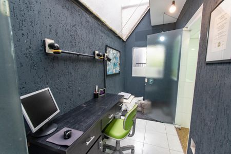 Casa à venda com 220m², 3 quartos e 8 vagas Casa à venda com 220m², 3 quartos e 8 vagasEscritório da suíte 2