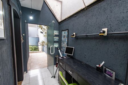 Casa à venda com 220m², 3 quartos e 8 vagas Casa à venda com 220m², 3 quartos e 8 vagasEscritório da suíte 2