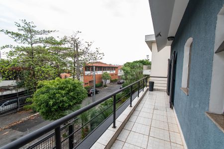 Casa à venda com 220m², 3 quartos e 8 vagas Casa à venda com 220m², 3 quartos e 8 vagasVaranda da suíte 3