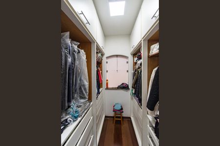 Casa à venda com 220m², 3 quartos e 8 vagas Casa à venda com 220m², 3 quartos e 8 vagasCloset da suíte 3