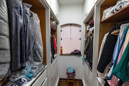 Casa à venda com 220m², 3 quartos e 8 vagas Casa à venda com 220m², 3 quartos e 8 vagasCloset da suíte 3