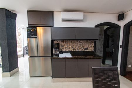 Casa à venda com 220m², 3 quartos e 8 vagas Casa à venda com 220m², 3 quartos e 8 vagasÁrea gourmet