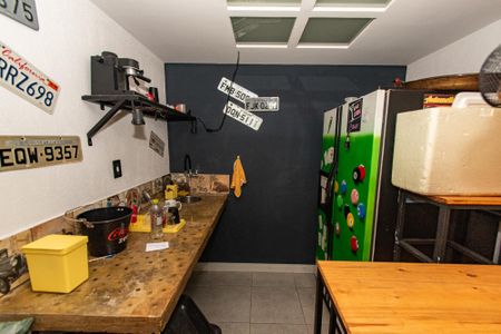 Casa à venda com 220m², 3 quartos e 8 vagas Casa à venda com 220m², 3 quartos e 8 vagasGaragem