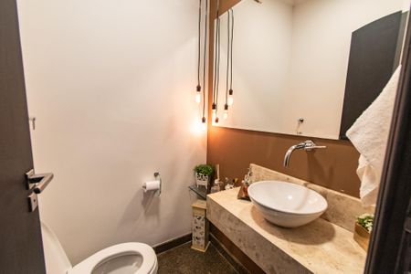 Casa à venda com 220m², 3 quartos e 8 vagas Casa à venda com 220m², 3 quartos e 8 vagasLavabo