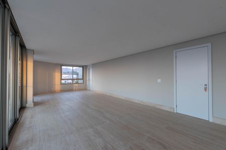 Apartamento à venda com 241m², 4 quartos e 4 vagasSala