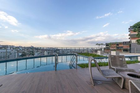 Apartamento à venda com 241m², 4 quartos e 4 vagasÁrea comum - Piscina